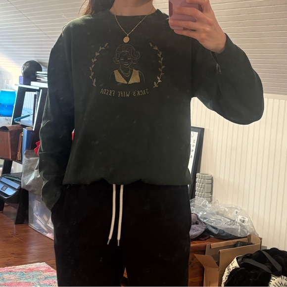 Green Sweater - Picture 6 of 6